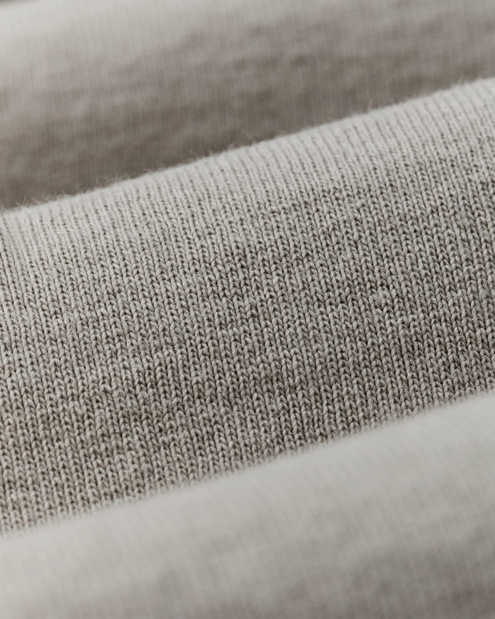 Bronco Filson Grizzly Graphic T-Shirt - Gray Sky - Image 3